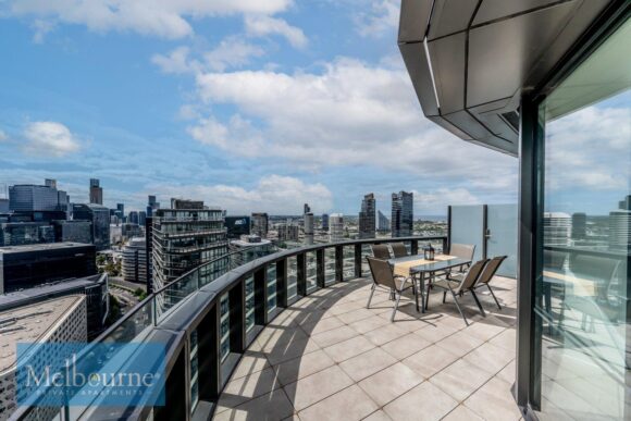 The Real Sub Penthouse / Top Floor – 3 Bedroom / 2 Bathroom with City & Sea Views