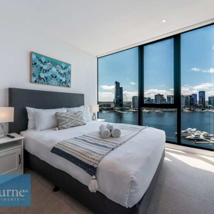 Second bedroom with harbour views