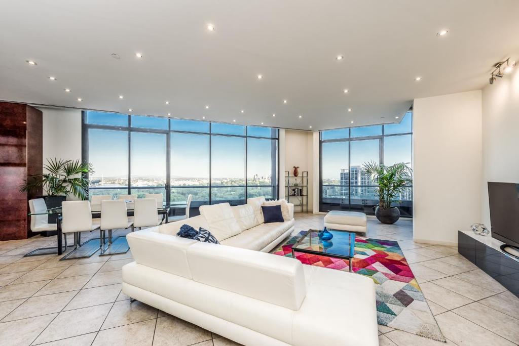 Exclusive Stays Gallery Penthouse Southbank apartment