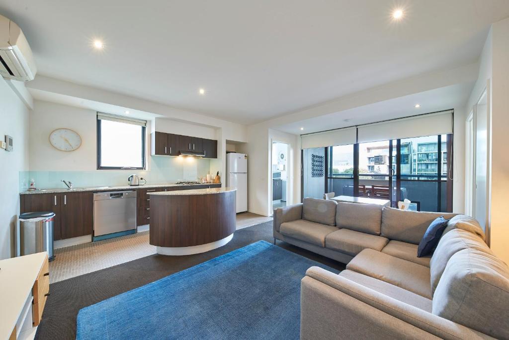 Stylish Port Melbourne Apartment