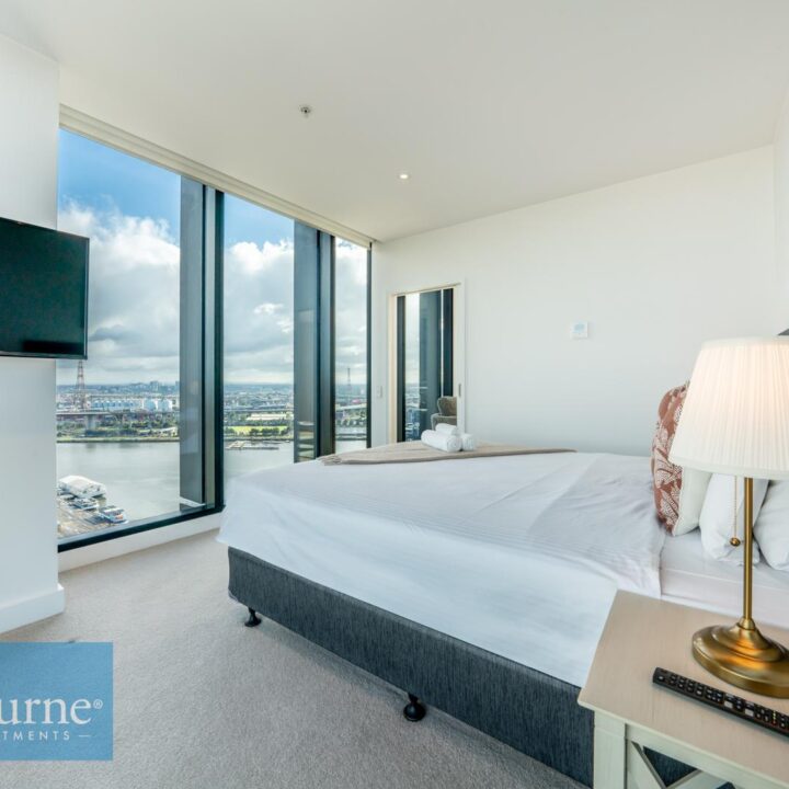 2 bed study harbour views