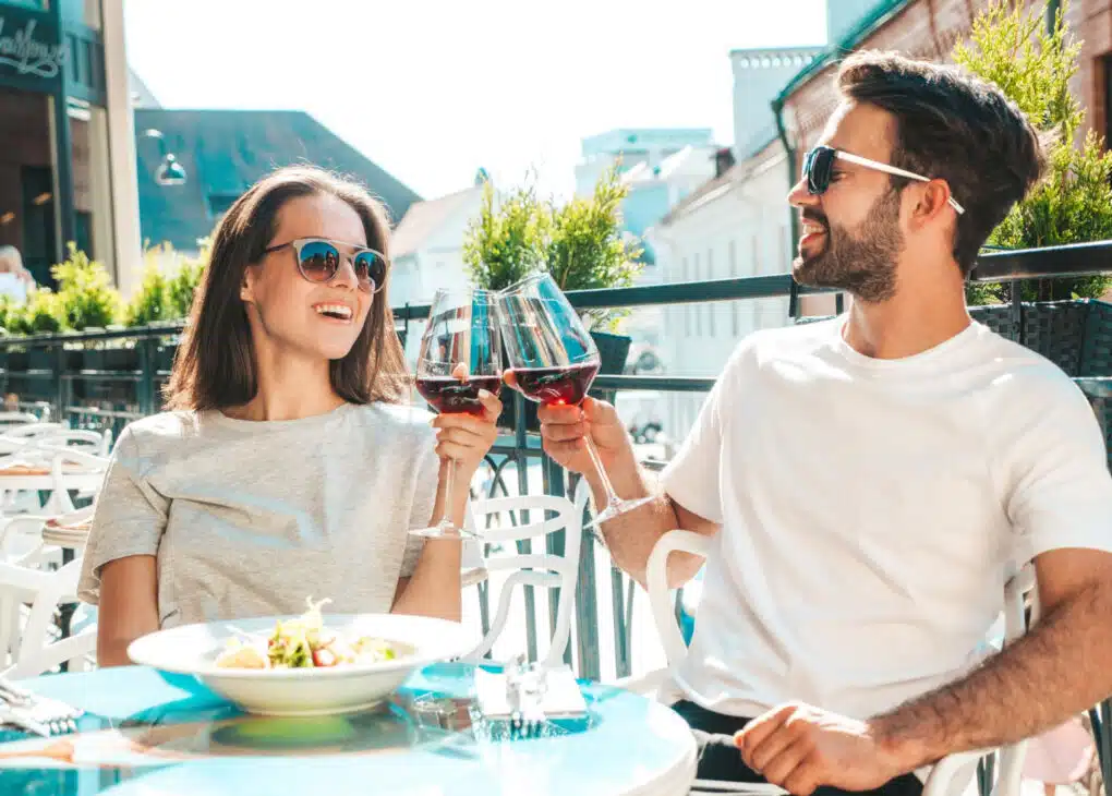 Al Fresco Dining in Docklands: Outdoor Eateries Close to Melbourne Private Apartments