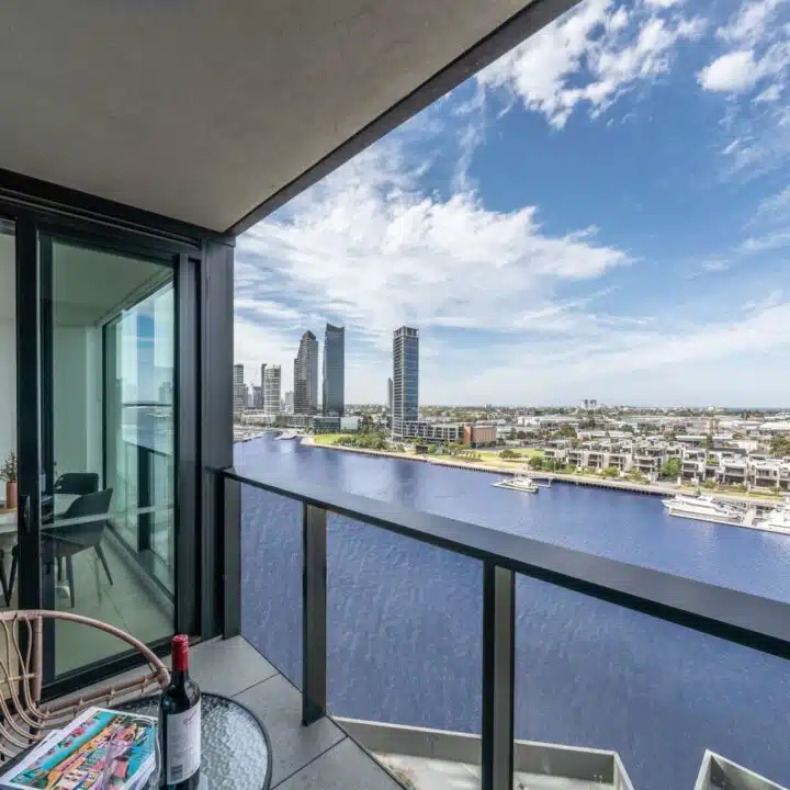 absolute waterfront apartment in docklands