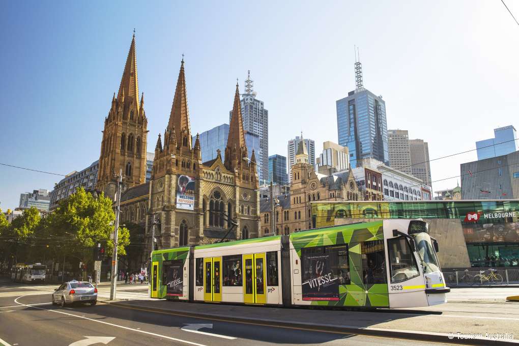 Melbourne's free tram passing St Paul's Cathedral, Melbourne