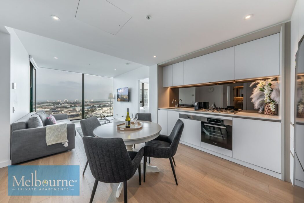 Alt tag:
Self-contained Docklands apartment with full kitchen living area and Victoria Harbour outlook